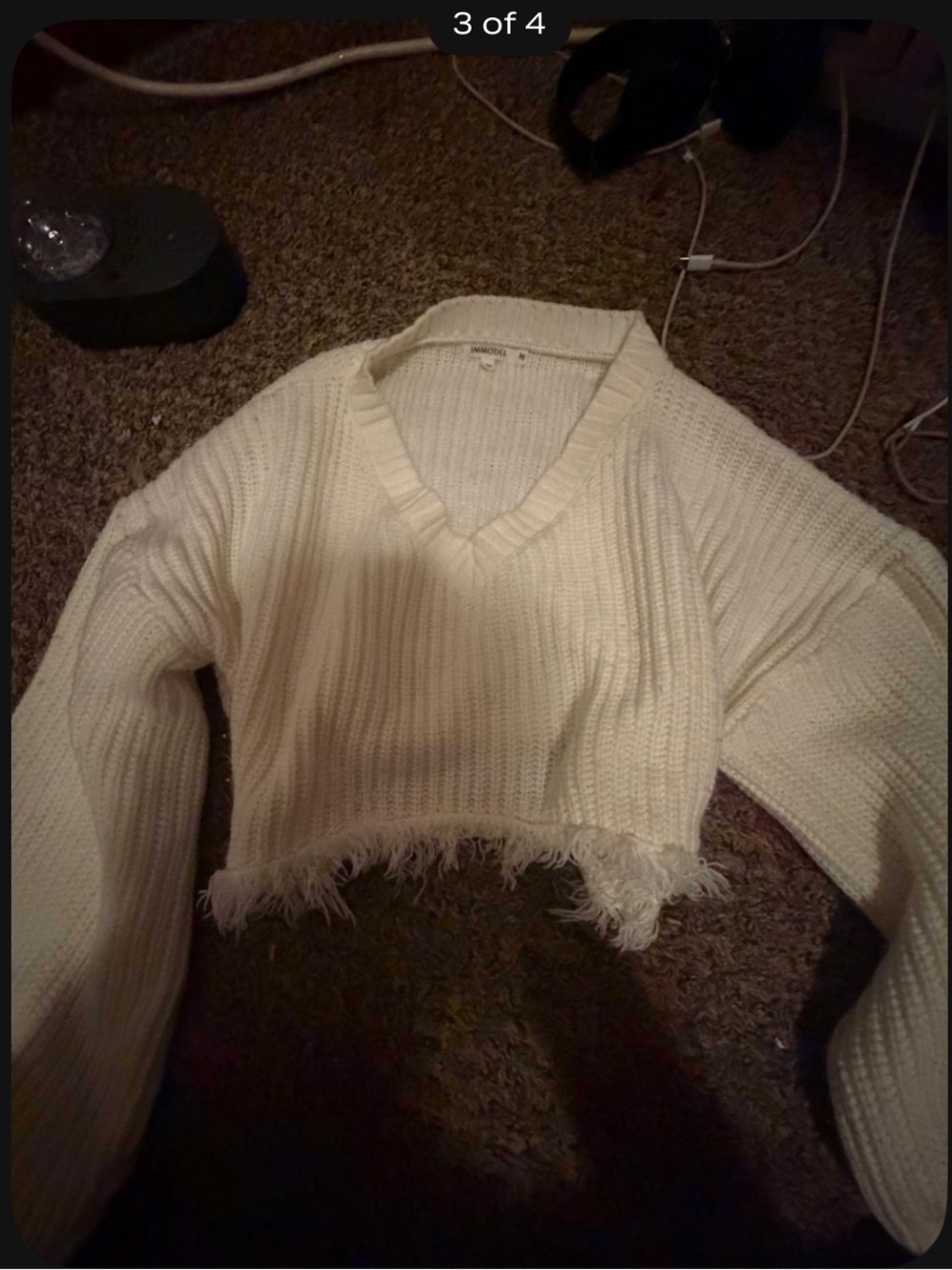 Frayed Hem Cropped V-Neck Sweater in Cream